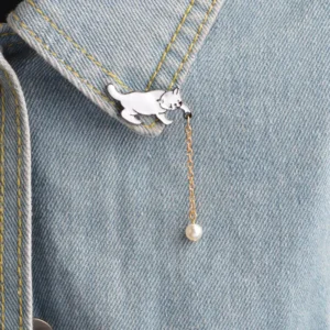 Niedliche Cartoon-Katzen-Emaille-Anstecknadeln für Damen, modische Kätzchen-Metallabzeichen, Rucksack- und Kragen-Pins, Broschen, Charms, Schmuckgeschenke