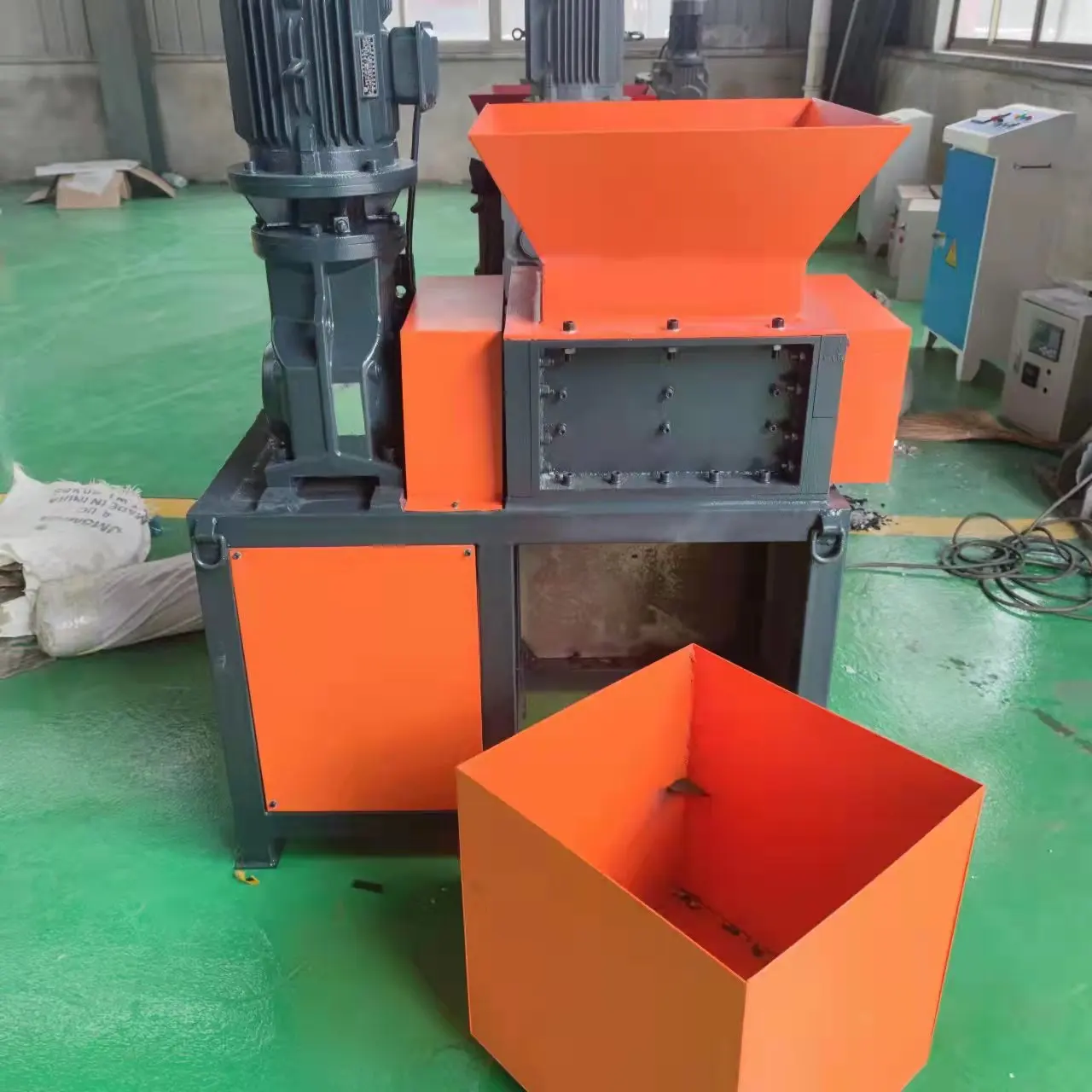 Kompakte Metall-Recyclingmaschine – Metallzerkleinerer, Schredder &Amp; Crusher Für Schrott Und Recycling Kompakte Metall-Recyclingmaschine – Metallzerkleinerer, Schredder &Amp; Crusher Für Schrott Und Recycling - Image 2