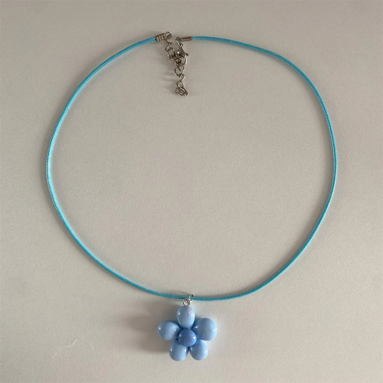 Lats Süße Bunte Blumen-Anhänger-Halskette Für Frauen Und Mädchen, Blumen-Design, Seilkette, Halsreifen, Modeschmuck, Geschenk Lats Süße Bunte Blumen-Anhänger-Halskette Für Frauen Und Mädchen, Blumen-Design, Seilkette, Halsreifen, Modeschmuck, Geschenk - Image 9
