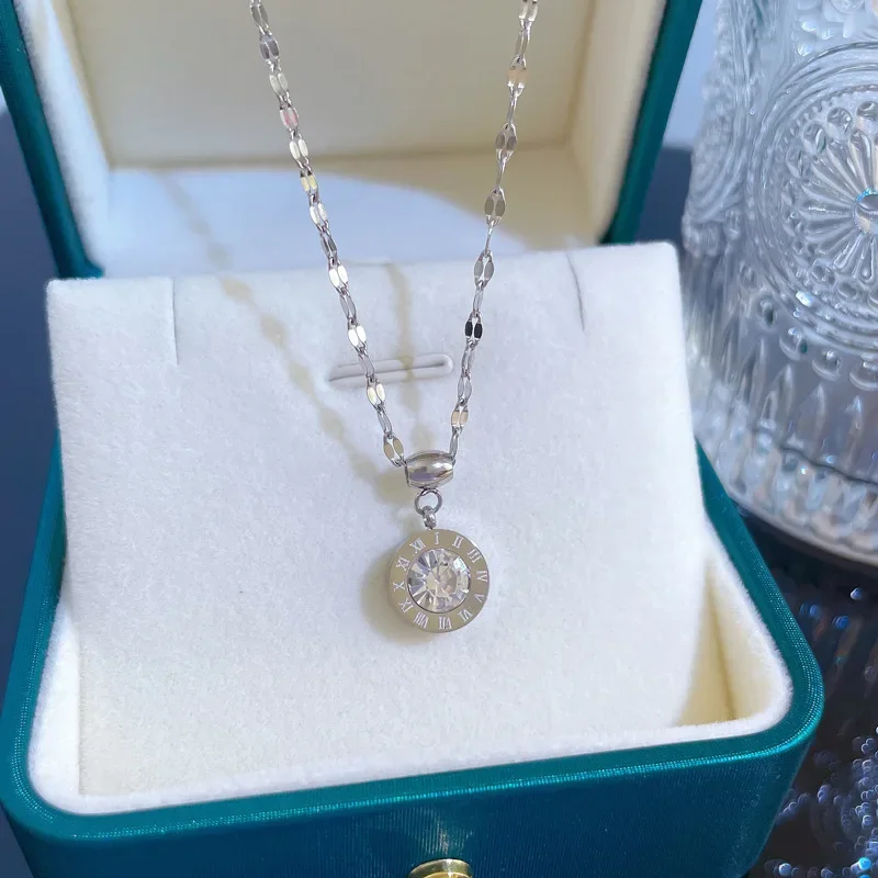 Klassische Edelstahl-Halskette Mit Römischem Digitalem Wafer-Anhänger Für Frauen, Charm-Geometrie, Runde Muschel-Chokerketten, Schmuck, Geschenke Klassische Edelstahl-Halskette Mit Römischem Digitalem Wafer-Anhänger Für Frauen, Charm-Geometrie, Runde Muschel-Chokerketten, Schmuck, Geschenke - Image 15