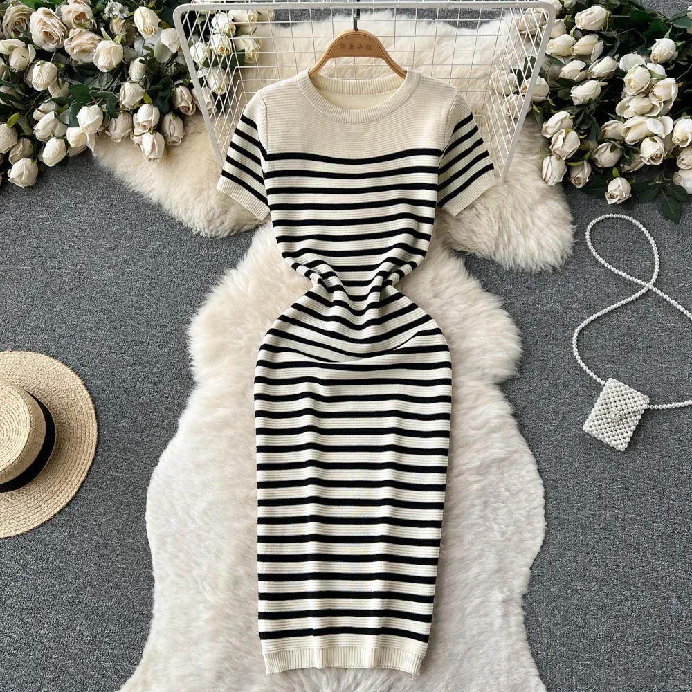Sommer Gestreiften Strand Gestrickte Kleid O Hals Kurzen Ärmeln Chic Hotsweet Schlank Sommerkleid Streetwear Y2K Bodycon Midi Kleid Sommer Gestreiften Strand Gestrickte Kleid O Hals Kurzen Ärmeln Chic Hotsweet Schlank Sommerkleid Streetwear Y2K Bodycon Midi Kleid