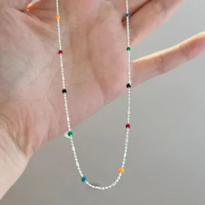 Halskette aus 925er-Silber mit einfachen geometrischen mehrfarbigen Perlen, Halsband, glänzende, zarte Schlüsselbeinkette für Damen