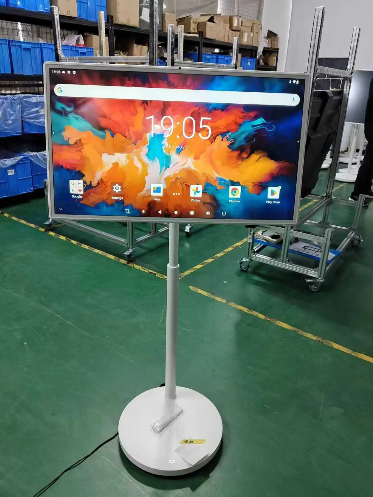 32 Zoll Mobiler Smart Tv Auf Rädern – Touchscreen-Display Für Zuhause, Camping Und Büro 32 Zoll Mobiler Smart Tv Auf Rädern – Touchscreen-Display Für Zuhause, Camping Und Büro - Image 2