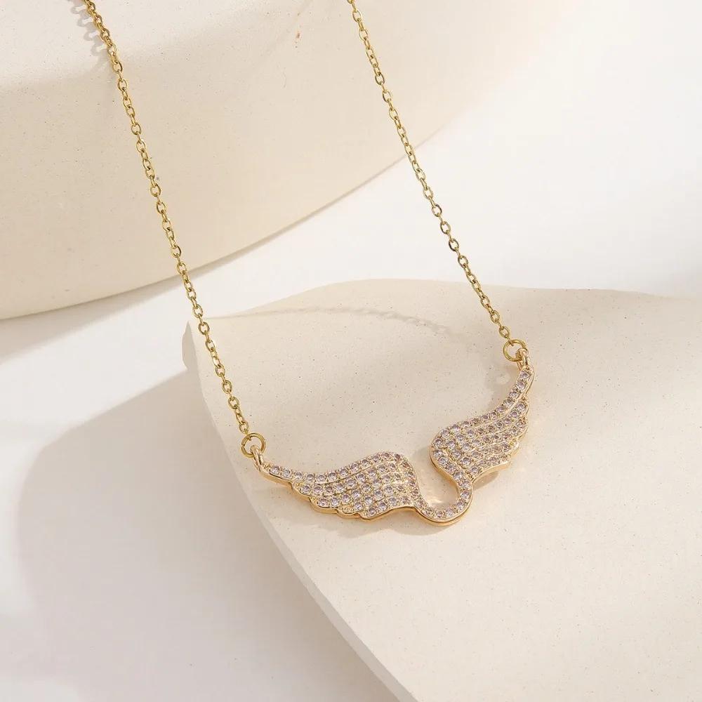 Exquisite Luxuriöse Glänzende Zirkonbesetzte Goldfarbene Engelsflügel-Anhänger-Halskette Für Damen Mode-Designer-Schmuck-Accessoires Exquisite Luxuriöse Glänzende Zirkonbesetzte Goldfarbene Engelsflügel-Anhänger-Halskette Für Damen Mode-Designer-Schmuck-Accessoires - Image 2