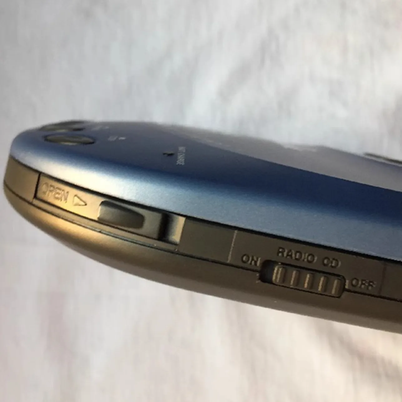 Tragbarer Cd-Walkman Mit Lcd-Display, Fm-Radio, Stoßfestem Disc-System &Amp; 3,5-Mm-Audioanschluss – Für Cd Tragbarer Cd-Walkman Mit Lcd-Display, Fm-Radio, Stoßfestem Disc-System &Amp; 3,5-Mm-Audioanschluss – Für Cd - Image 5