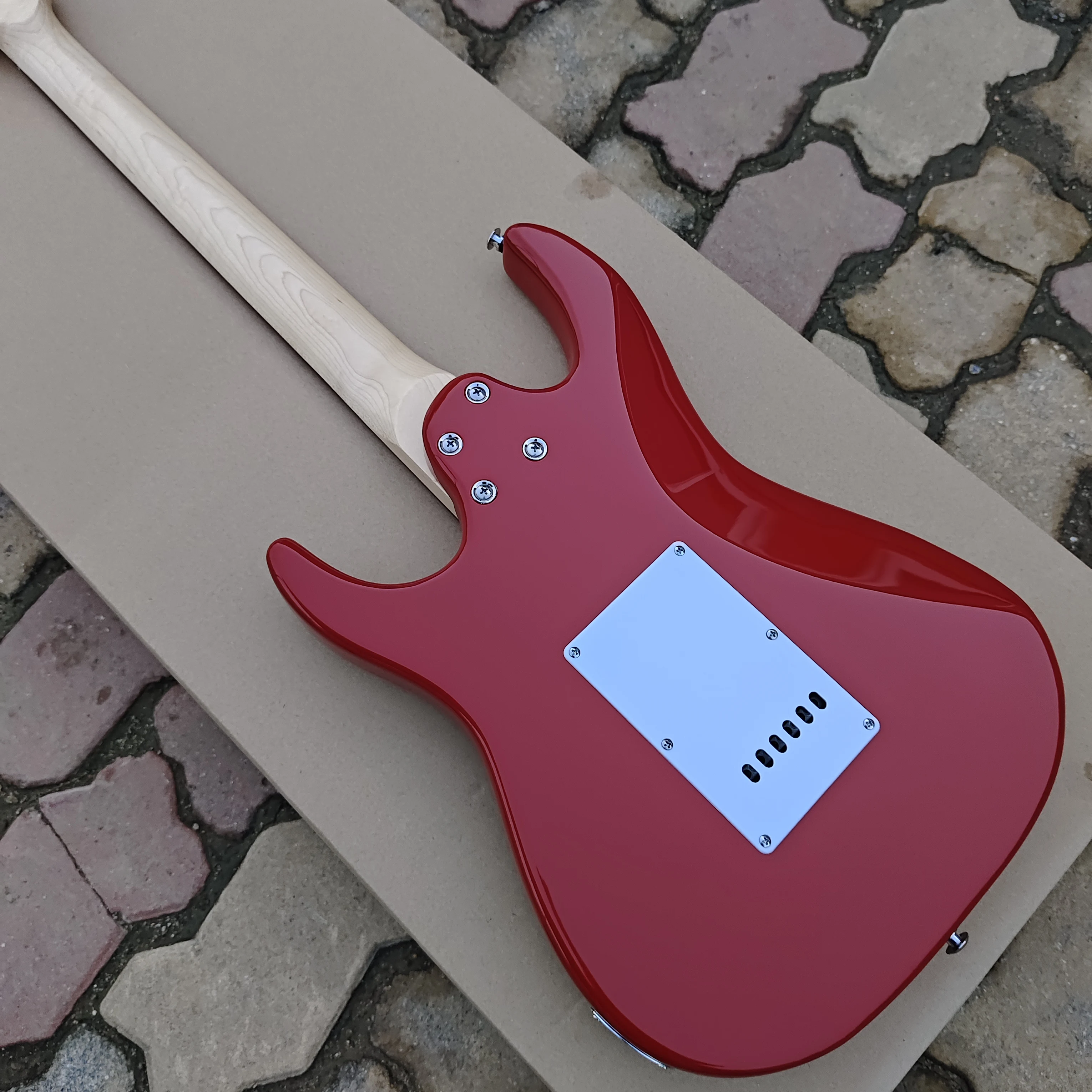E-Gitarre Mit 9 Klangfarbenwechseln, Rot, Silberne Hardware E-Gitarre Mit 9 Klangfarbenwechseln, Rot, Silberne Hardware - Image 4
