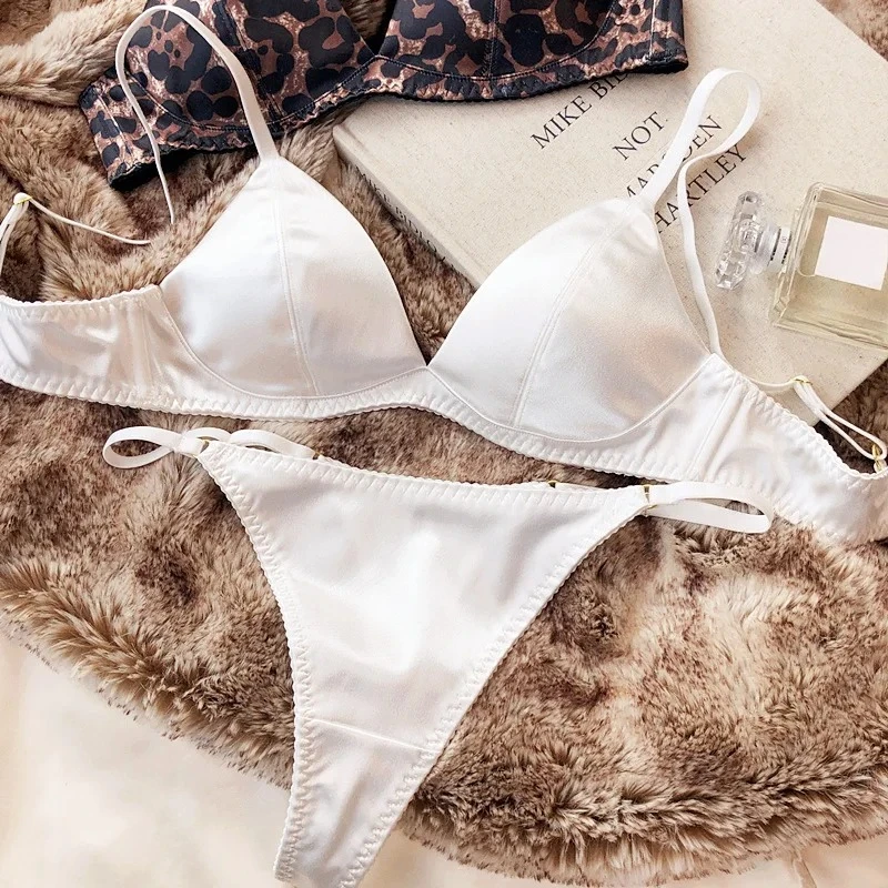 Sommer Frauen Unterwäsche Set Sexy Seiden Dreieck Tasse Drahtlose Bhs Französisch Bra Lette Nahtlos Intimates Bh Und Tanga Dessous Set Sommer Frauen Unterwäsche Set Sexy Seiden Dreieck Tasse Drahtlose Bhs Französisch Bra Lette Nahtlos Intimates Bh Und Tanga Dessous Set - Image 5