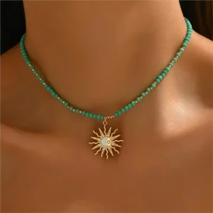 Retro goldfarbene Sonnen-Anhänger-Halskette für Frauen, elegante türkisfarbene Perlenkette, Halsband, Statement-Party, Vintage-Schmuck, Geschenk