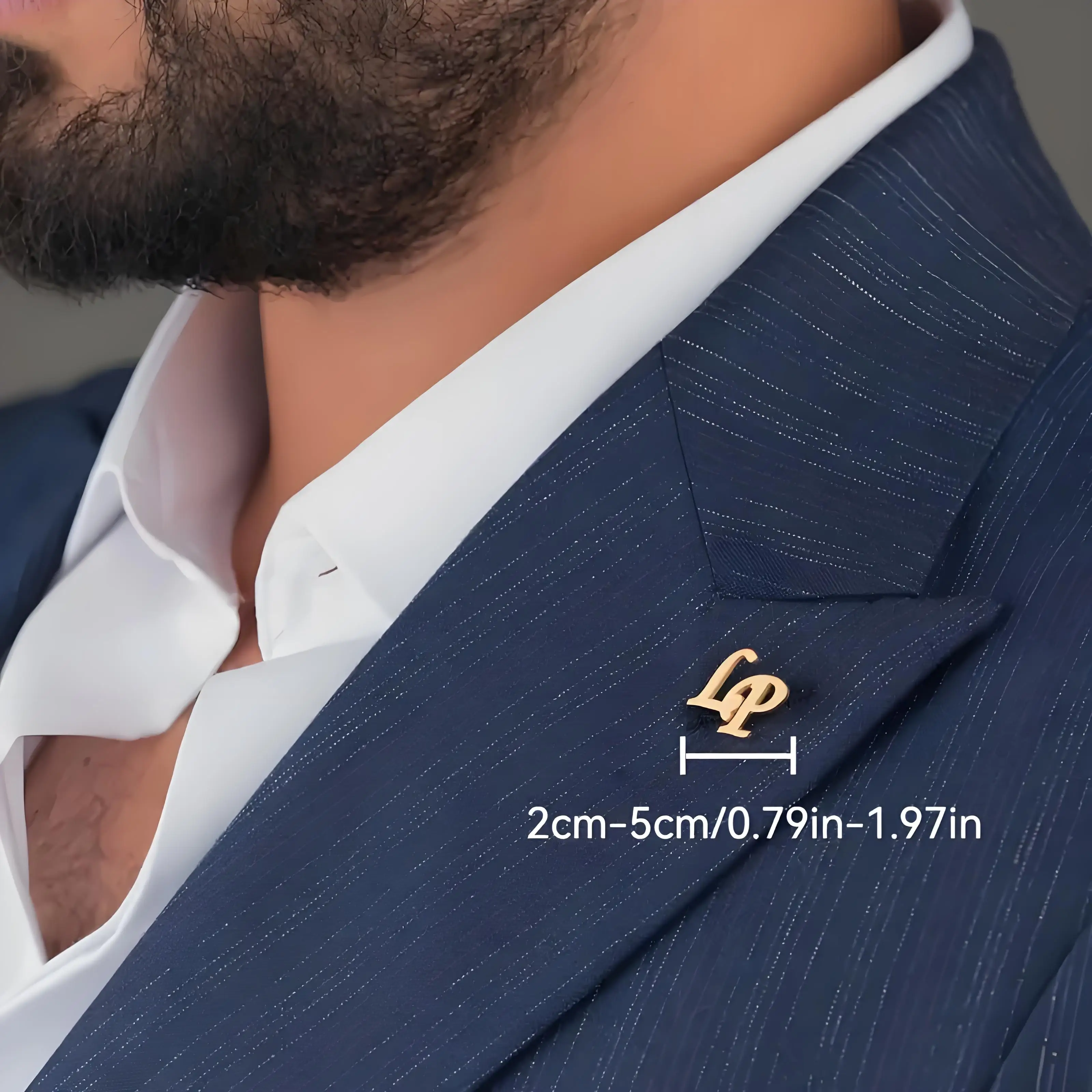Maßgefertigte Laser-Geschnittene Herren-Kragennadel, Personalisierter Initialen-Schmuck, 18K Vergoldeter Edelstahl, Ideales Hochzeitsgeschenk Maßgefertigte Laser-Geschnittene Herren-Kragennadel, Personalisierter Initialen-Schmuck, 18K Vergoldeter Edelstahl, Ideales Hochzeitsgeschenk - Image 4