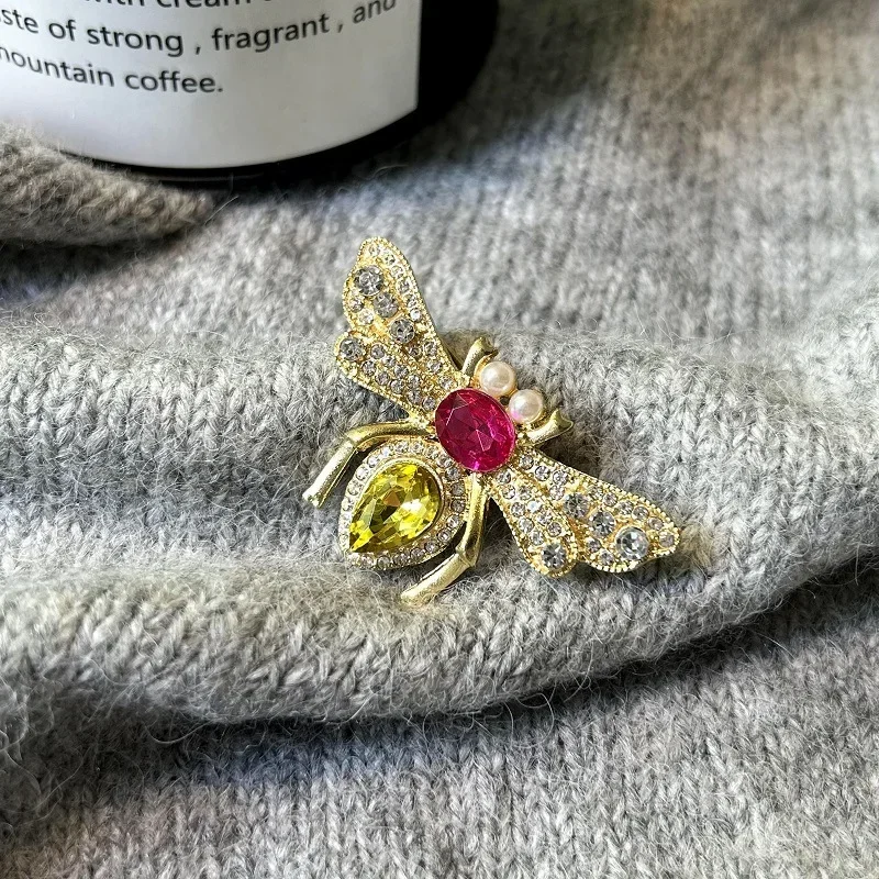 Hochwertige Grüne Kristall-Bienenbroschen Luxuriöse Strass-Insekten-Anstecknadeln Für Kragen Hut Schal Deko Modeschmuck Geschenke Hochwertige Grüne Kristall-Bienenbroschen Luxuriöse Strass-Insekten-Anstecknadeln Für Kragen Hut Schal Deko Modeschmuck Geschenke - Image 10