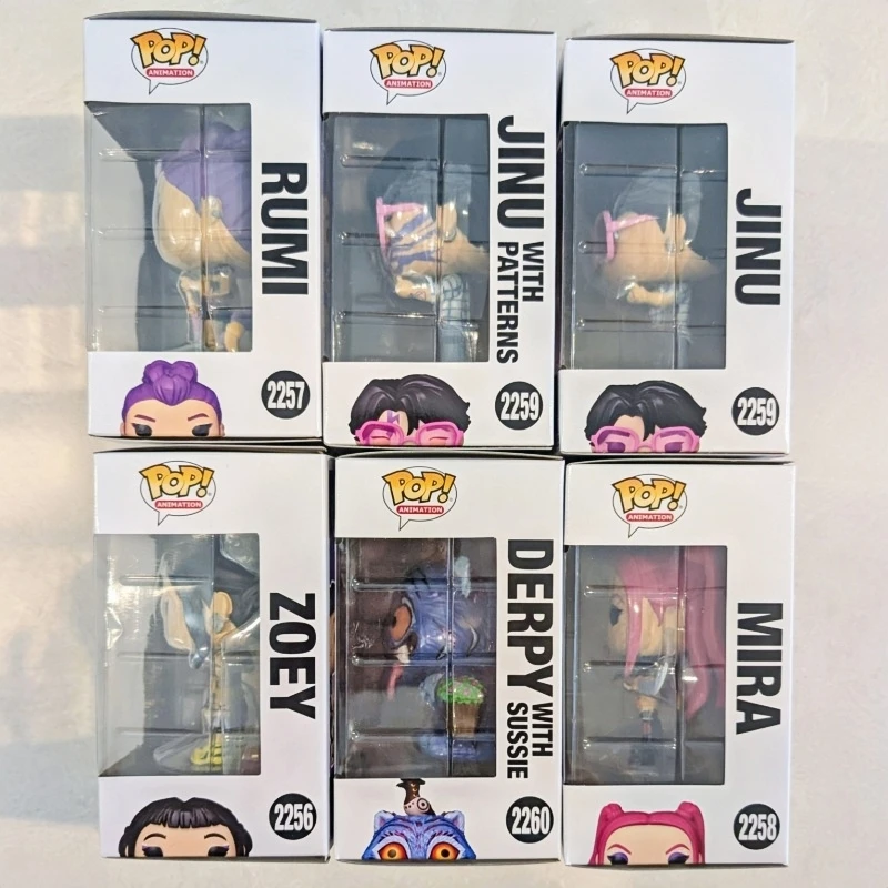 Funko Pop Huntr/X K-Pop Demon Hunters Derpy Mit Sussie Rumi Zoey Jinu Mira Vinylfigur, Sammlermodell, Desktop-Ornament, Geschenk Funko Pop Huntr/X K-Pop Demon Hunters Derpy Mit Sussie Rumi Zoey Jinu Mira Vinylfigur, Sammlermodell, Desktop-Ornament, Geschenk - Image 4