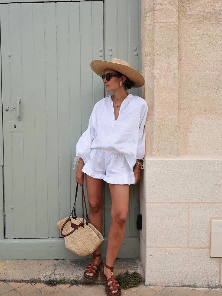 Sommer-Damenanzug 2-Teilige Sets Für Frauen, Bluse Mit Langen Puffärmeln, Lockerer V-Ausschnitt, Schnürung, Sommer-Outfits, Rüschen-Shorts, Strandsets Sommer-Damenanzug 2-Teilige Sets Für Frauen, Bluse Mit Langen Puffärmeln, Lockerer V-Ausschnitt, Schnürung, Sommer-Outfits, Rüschen-Shorts, Strandsets - Image 4