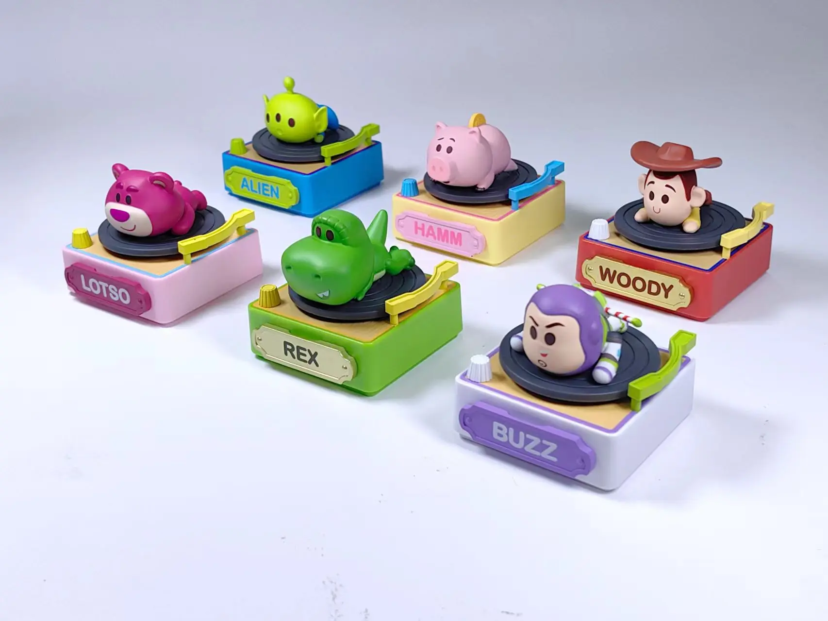 Disney Toy Story 5 Serie Thematischer Plattenspieler Blindbox Sammelfigur Desktop-Ornament Zufälliger Stil Überraschungsgeschenk Disney Toy Story 5 Serie Thematischer Plattenspieler Blindbox Sammelfigur Desktop-Ornament Zufälliger Stil Überraschungsgeschenk - Image 2