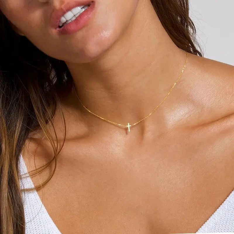 Eine Halskette Mit Kreuzanhänger, 14 Karat Vergoldet, Stilvolle, Einfache Halskette Mit Kreuzanhänger. Glaube, Geeignet Als Alltägliches Geschenk Für Damen Eine Halskette Mit Kreuzanhänger, 14 Karat Vergoldet, Stilvolle, Einfache Halskette Mit Kreuzanhänger. Glaube, Geeignet Als Alltägliches Geschenk Für Damen