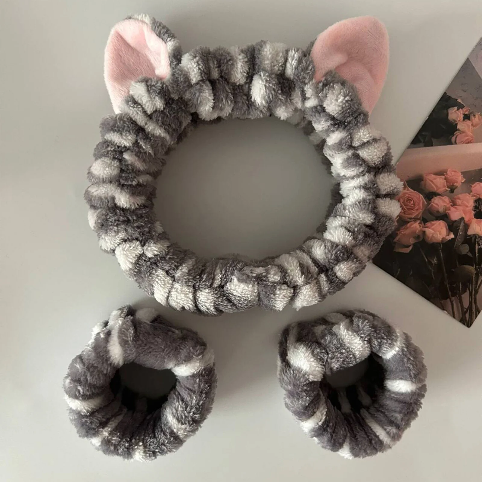 Niedliches Haarband mit Katzenohren und Armbändern, Plüsch-Stirnband zum Waschen des Gesichts, geeignet für Frauen und Männer, lässige Kopfbedeckung für zu Hause – Bild 3