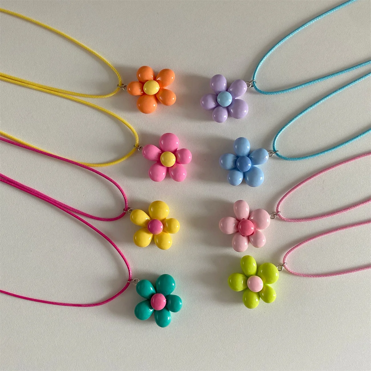 Lats Süße Bunte Blumen-Anhänger-Halskette Für Frauen Und Mädchen, Blumen-Design, Seilkette, Halsreifen, Modeschmuck, Geschenk Lats Süße Bunte Blumen-Anhänger-Halskette Für Frauen Und Mädchen, Blumen-Design, Seilkette, Halsreifen, Modeschmuck, Geschenk - Image 2