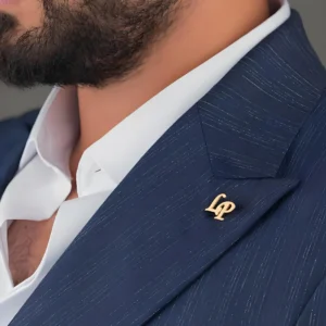 Maßgefertigte Laser-geschnittene Herren-Kragennadel, Personalisierter Initialen-Schmuck, 18K Vergoldeter Edelstahl, Ideales Hochzeitsgeschenk