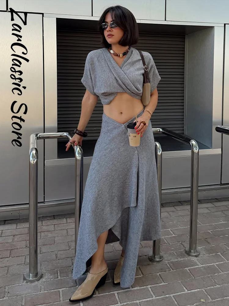 Eleganter Grauer Damenanzug Mit V-Ausschnitt, Kurzarmhemd, Schal Und Unregelmäßigem Saum, Langer Rock – Neues Lässiges Streetwear-Herbstoutfit 2026 Eleganter Grauer Damenanzug Mit V-Ausschnitt, Kurzarmhemd, Schal Und Unregelmäßigem Saum, Langer Rock – Neues Lässiges Streetwear-Herbstoutfit 2026