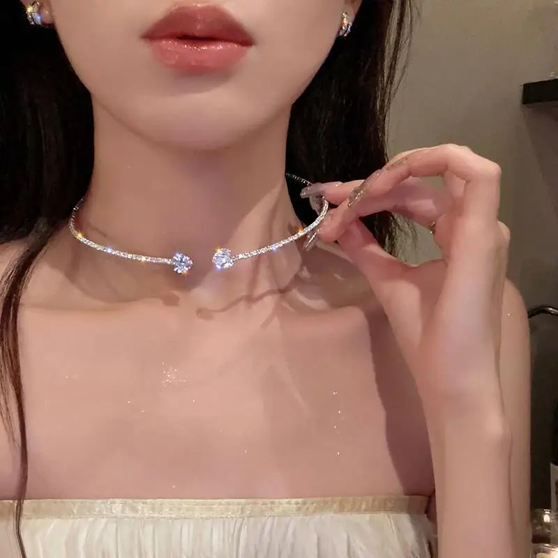 Koreanische Mode Strass Herz Kragen Choker Halskette Für Frauen Einfache Offene Kragen Halskette Drehmomente Schmuck Zubehör Koreanische Mode Strass Herz Kragen Choker Halskette Für Frauen Einfache Offene Kragen Halskette Drehmomente Schmuck Zubehör