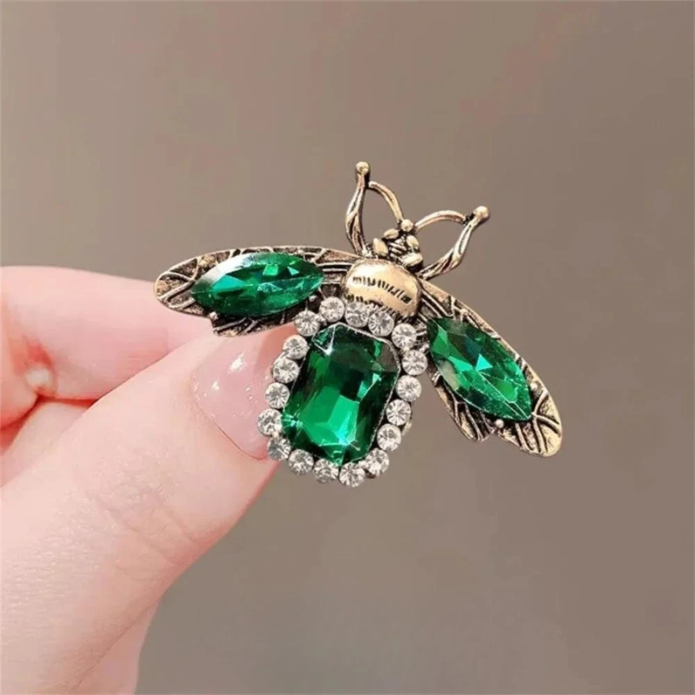 Hochwertige Grüne Kristall-Bienenbroschen Luxuriöse Strass-Insekten-Anstecknadeln Für Kragen Hut Schal Deko Modeschmuck Geschenke Hochwertige Grüne Kristall-Bienenbroschen Luxuriöse Strass-Insekten-Anstecknadeln Für Kragen Hut Schal Deko Modeschmuck Geschenke - Image 7