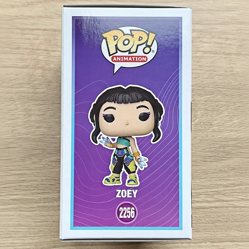 Original Funko Pop! Huntr/X K-Pop Dämonenjäger Zoey # 2256 Vinyl-Figur Anime Sammlermodell Desktop-Ornament Geschenk Für Fans Original Funko Pop! Huntr/X K-Pop Dämonenjäger Zoey # 2256 Vinyl-Figur Anime Sammlermodell Desktop-Ornament Geschenk Für Fans - Image 2