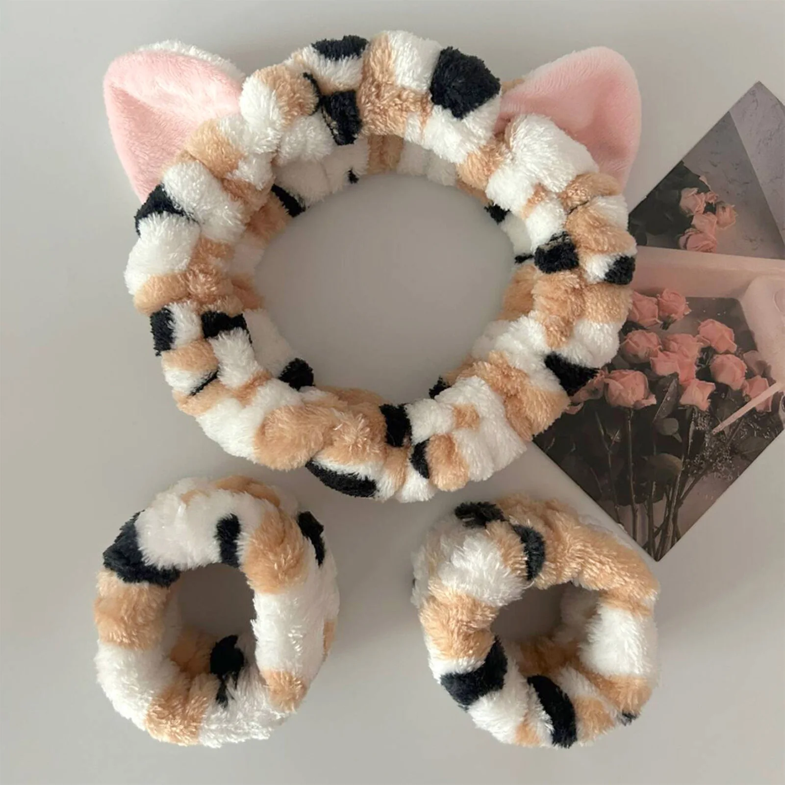 Niedliches Haarband mit Katzenohren und Armbändern, Plüsch-Stirnband zum Waschen des Gesichts, geeignet für Frauen und Männer, lässige Kopfbedeckung für zu Hause – Bild 2