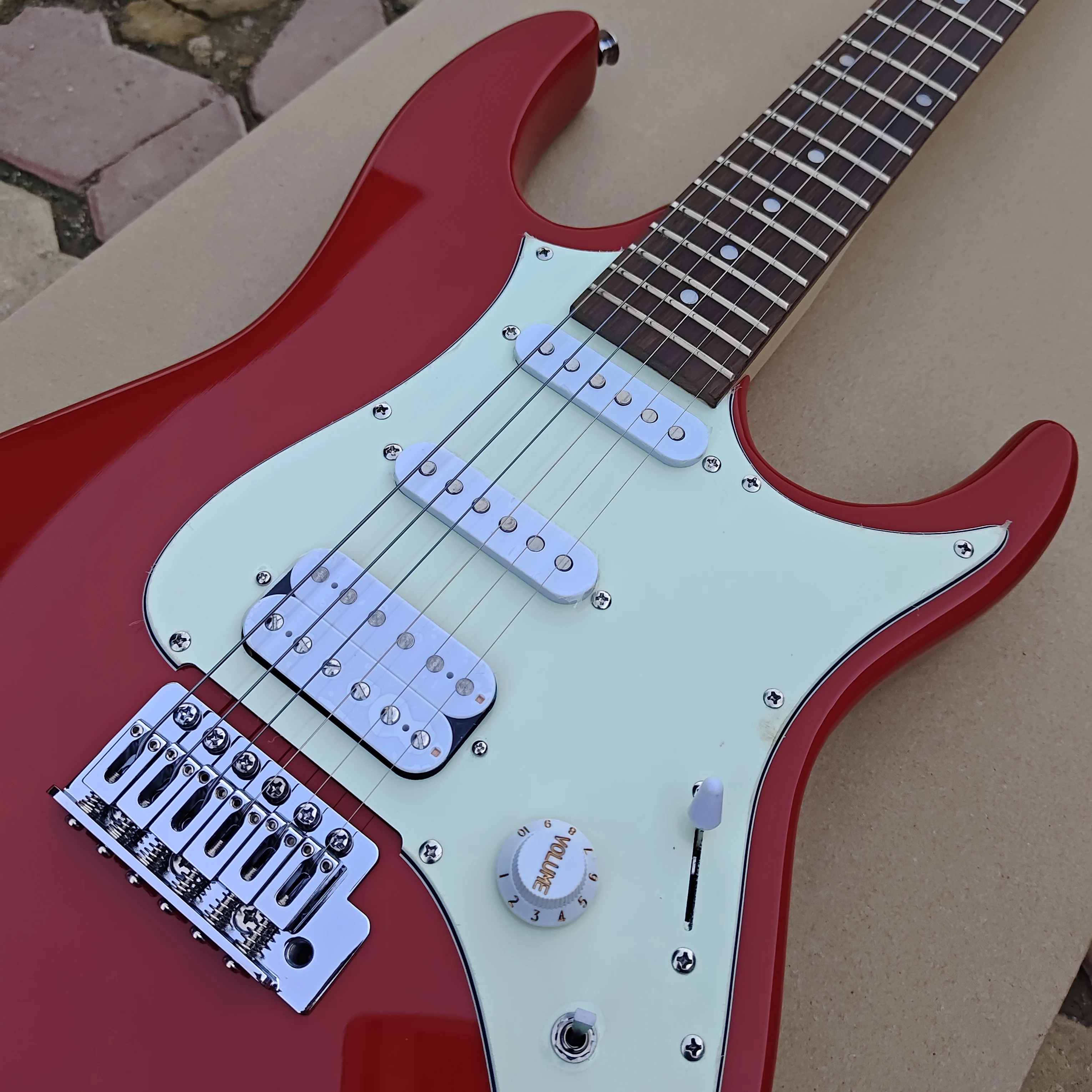 E-Gitarre Mit 9 Klangfarbenwechseln, Rot, Silberne Hardware E-Gitarre Mit 9 Klangfarbenwechseln, Rot, Silberne Hardware - Image 2