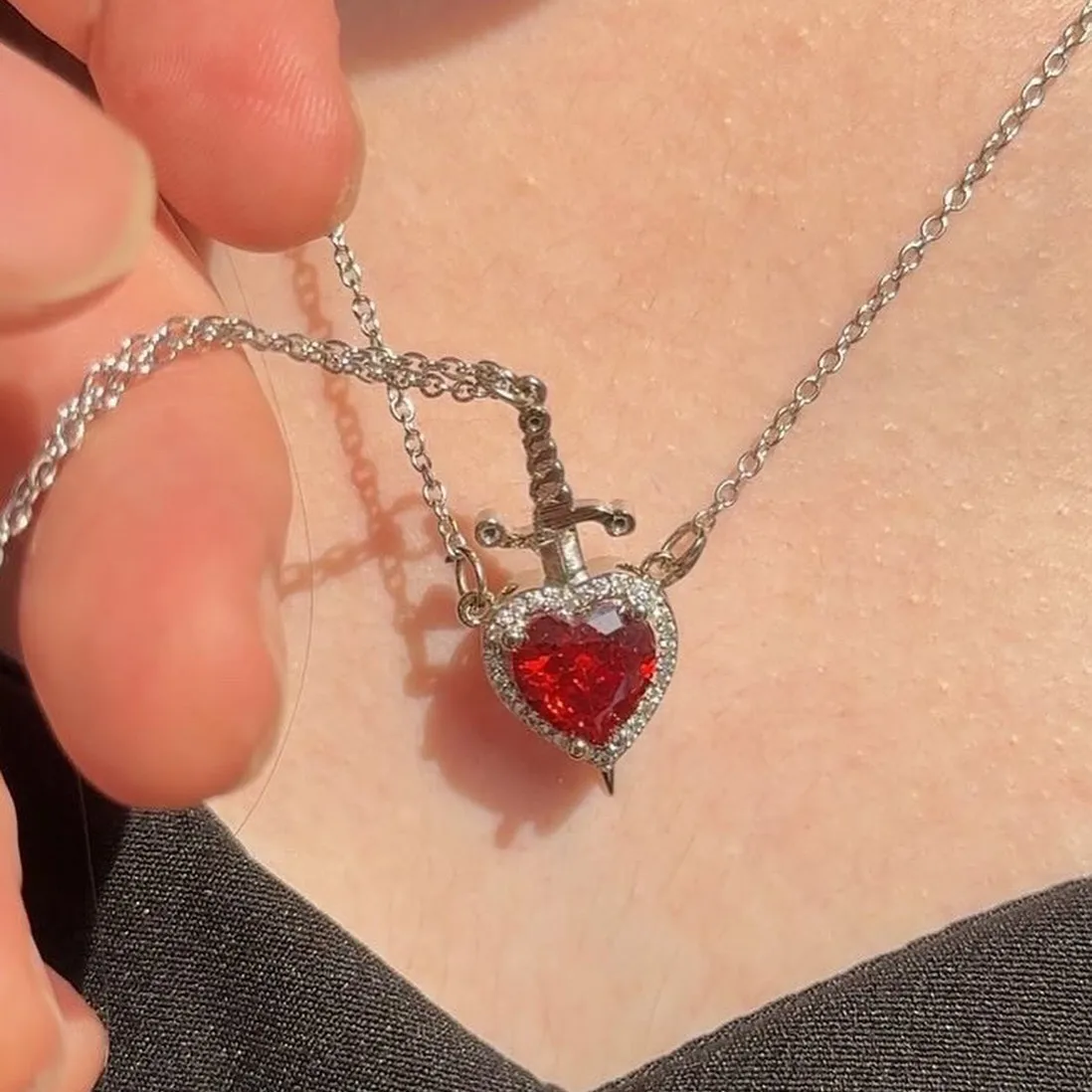 Herz- Und Schwert-Halskette, Paar-Halsketten, Zirkon-Kristall, Ring, Armband, Halskette, Schmuckset Für Romantische Valentinstagsgeschenke Herz- Und Schwert-Halskette, Paar-Halsketten, Zirkon-Kristall, Ring, Armband, Halskette, Schmuckset Für Romantische Valentinstagsgeschenke