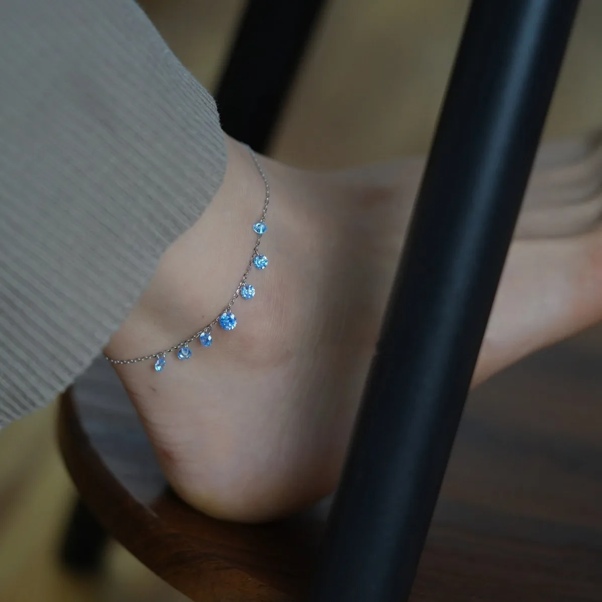 925Er Sterlingsilber Fußkettchen, Zierliche Blaue Zirkonia-Kette, Dünn, Verstellbar, Glitzernd, Sommerschmuck, Geschenk Für Damen 925Er Sterlingsilber Fußkettchen, Zierliche Blaue Zirkonia-Kette, Dünn, Verstellbar, Glitzernd, Sommerschmuck, Geschenk Für Damen - Image 4