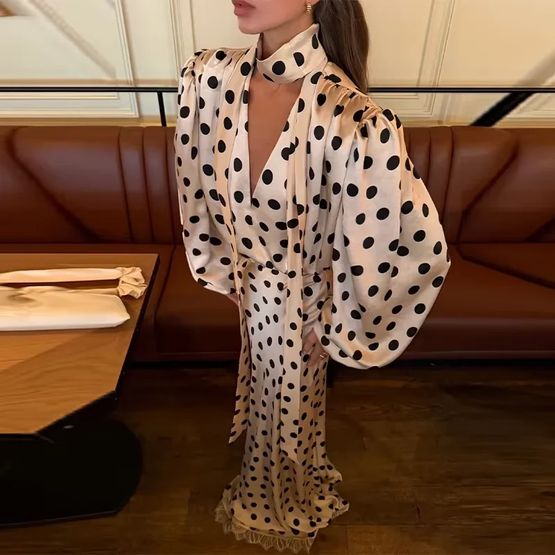 Elegantes Satin-Polka-Dot-Maxikleid Für Damen Mit Schleifen-V-Ausschnitt, Langen Ärmeln Und Tailliertem Rock-Set – Abendparty-Outfit 2026 Elegantes Satin-Polka-Dot-Maxikleid Für Damen Mit Schleifen-V-Ausschnitt, Langen Ärmeln Und Tailliertem Rock-Set – Abendparty-Outfit 2026 - Image 4