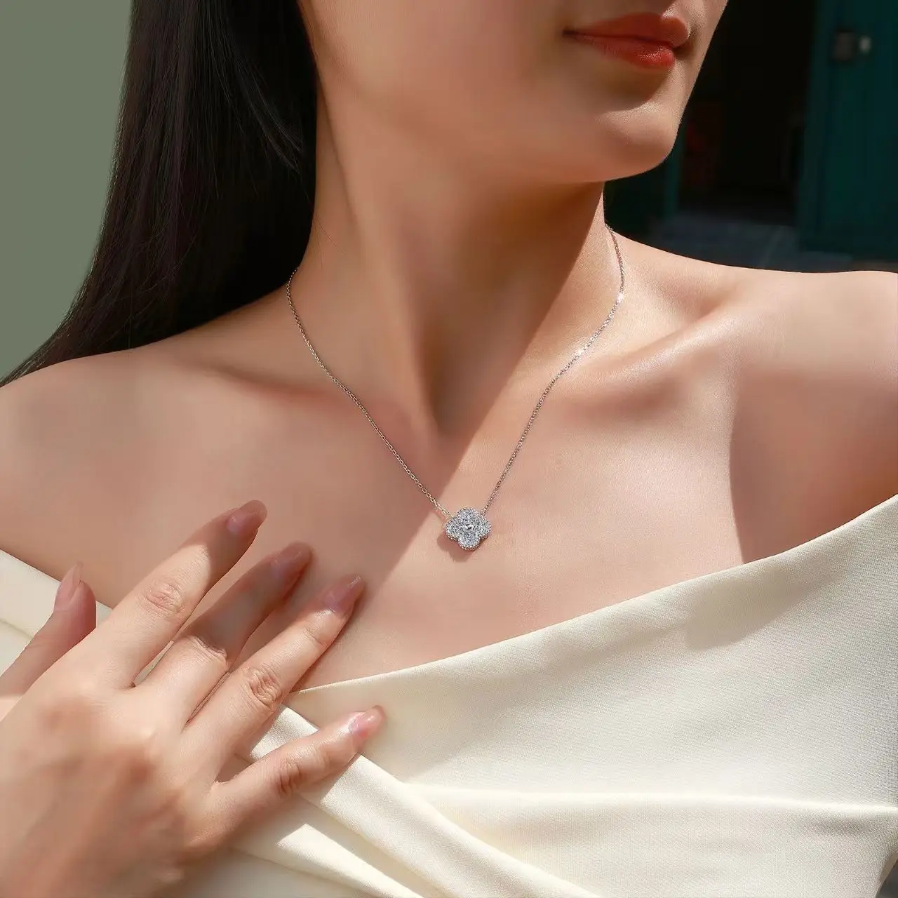 0,5 Karat Moissanit Vierblättriges Kleeblatt Halskette 925 Sterling Silber Vollbesetzter Anhänger Damenschmuck 0,5 Karat Moissanit Vierblättriges Kleeblatt Halskette 925 Sterling Silber Vollbesetzter Anhänger Damenschmuck - Image 5