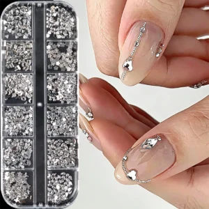12 Gitter Silberne Strass-Nagelcharms Schmetterling Schleife Stern Mond Herz Dreieck Kristall-Edelsteine 3D Nagelkunst-Dekorationen Zubehör