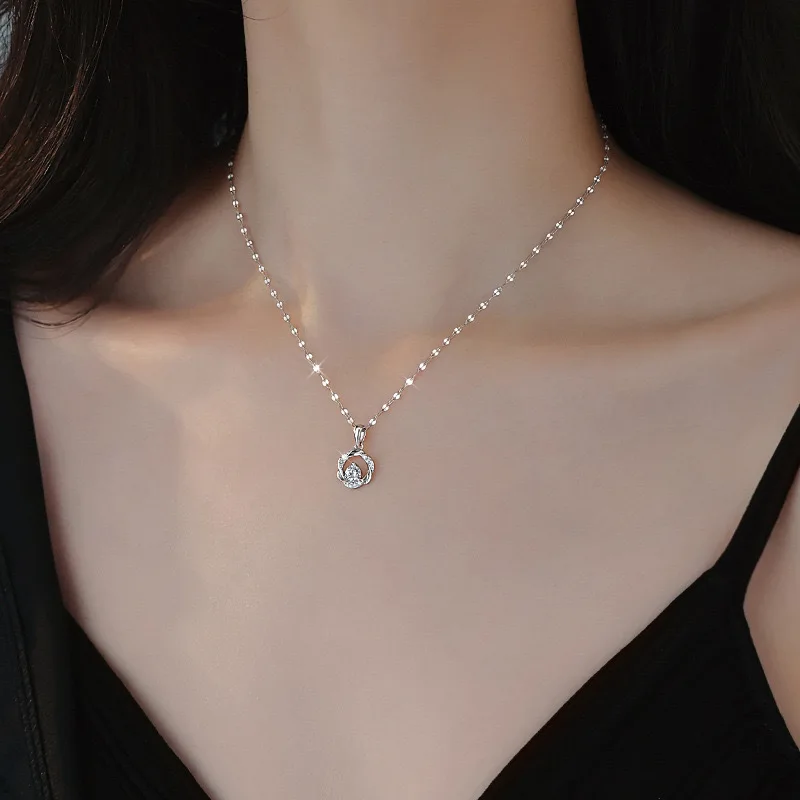 Neue Silber Halskette Für Frauen Licht Luxus High-End Runde Blume Anhänger Schlüsselbein Kette Geschenk Für Freundin Hochzeit Schmuck Neue Silber Halskette Für Frauen Licht Luxus High-End Runde Blume Anhänger Schlüsselbein Kette Geschenk Für Freundin Hochzeit Schmuck - Image 2
