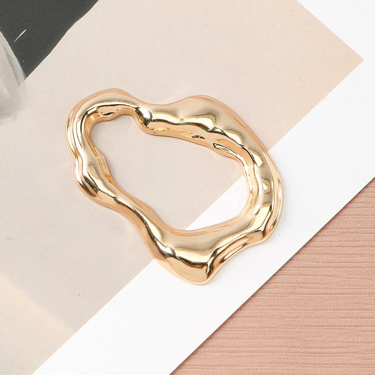 Luxuriöse Helle Goldfarbene Schnallen, Muslimischer Schal, Ring, Hijab-Zubehör, Unregelmäßig Geformte Große Schnallen, Mantelgürtelschnallen Für Damen Luxuriöse Helle Goldfarbene Schnallen, Muslimischer Schal, Ring, Hijab-Zubehör, Unregelmäßig Geformte Große Schnallen, Mantelgürtelschnallen Für Damen - Image 9