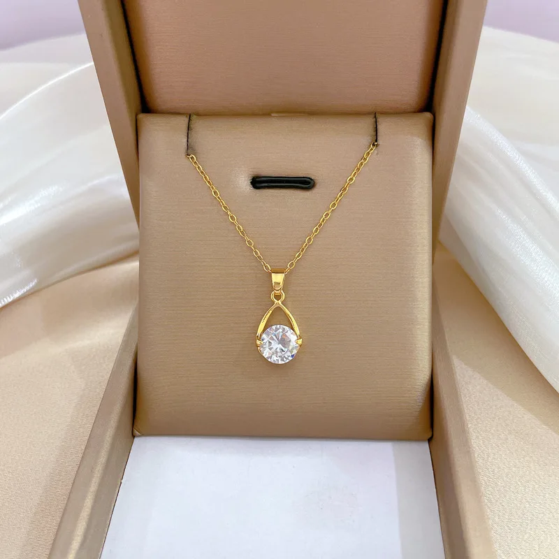 18K Vergoldete Wassertropfen-Zirkon-Anhänger-Halskette Für Frauen Titan-Stahl Schlüsselbein-Kette Mädchen Luxus-Schmuck Geschenk 18K Vergoldete Wassertropfen-Zirkon-Anhänger-Halskette Für Frauen Titan-Stahl Schlüsselbein-Kette Mädchen Luxus-Schmuck Geschenk