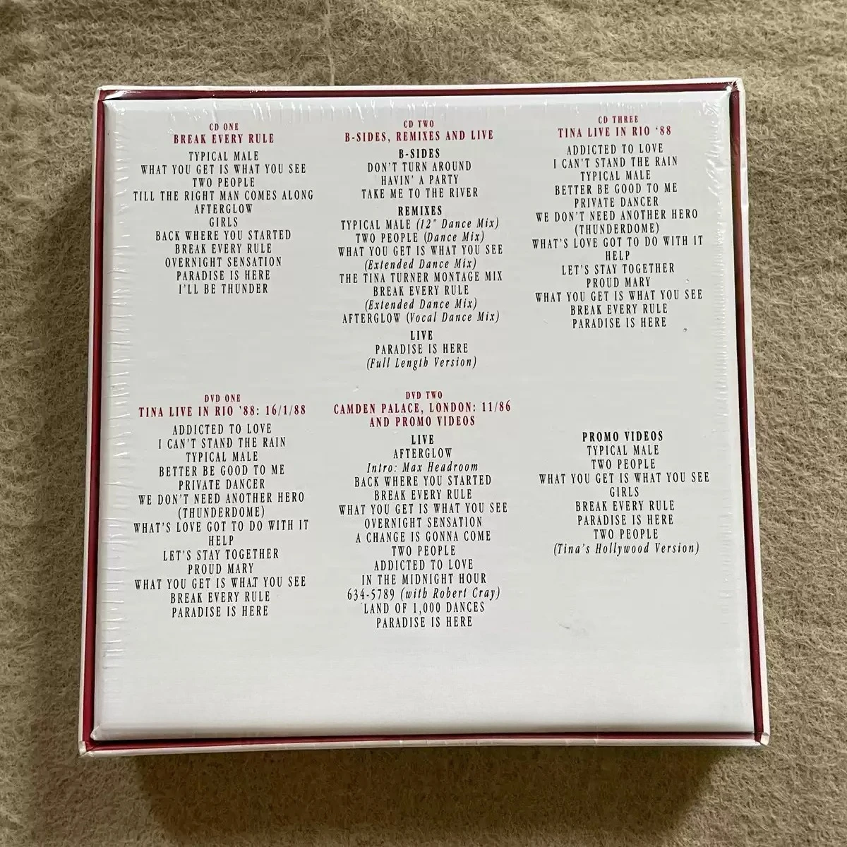 Klassische Pop-Rock Musik-Cd, Weißer Hintergrund Mit Burgunderrotem Handschriftlichen Schriftart-Design, Retro Hochenergie-Goldene-Songs-Kollektion Klassische Pop-Rock Musik-Cd, Weißer Hintergrund Mit Burgunderrotem Handschriftlichen Schriftart-Design, Retro Hochenergie-Goldene-Songs-Kollektion