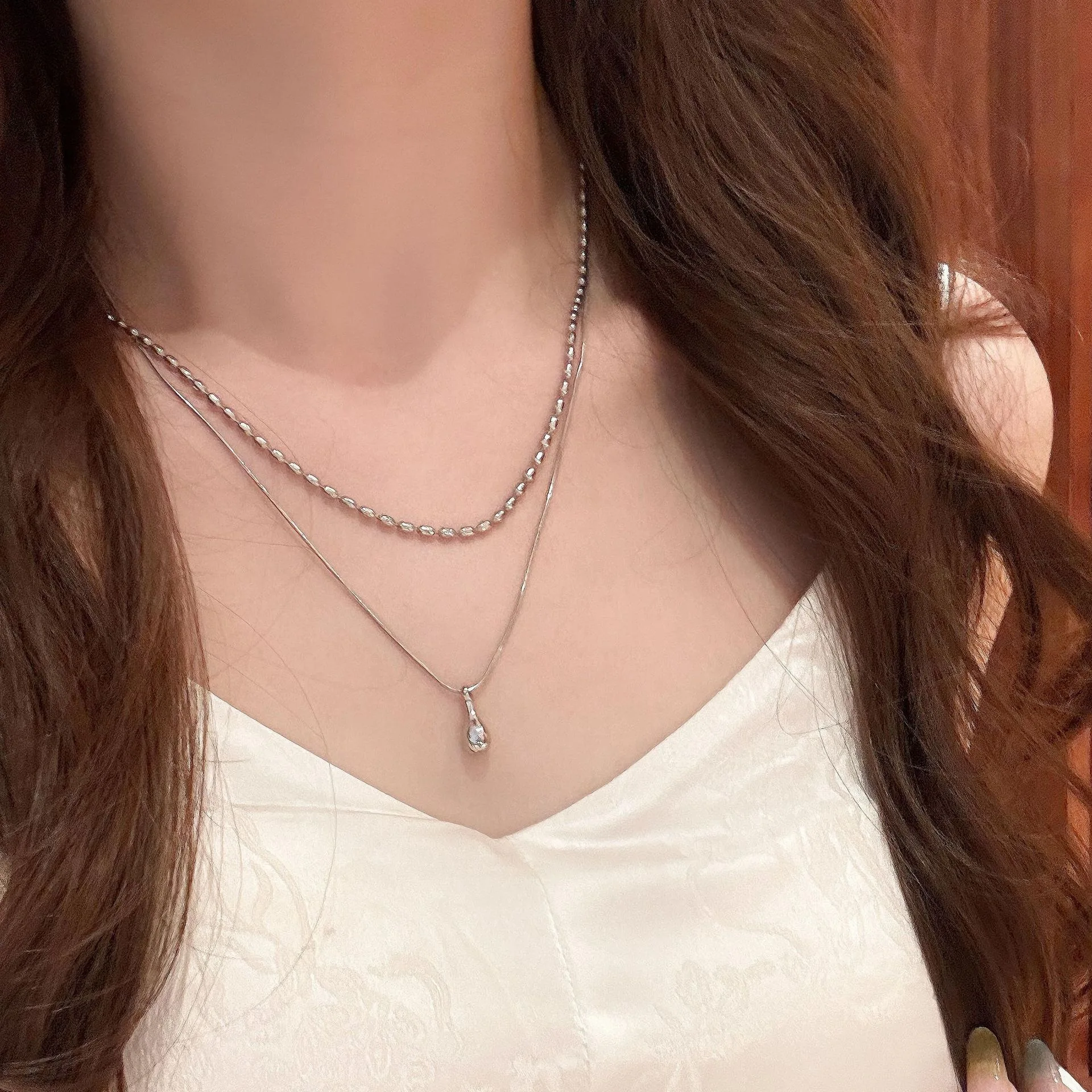 Neue Silber Einfache Design Tropfen Anhänger Halskette Für Frauen Doppel Kragen Kette Mode Edlen Schmuck Geschenke Lange Layered Halskette Neue Silber Einfache Design Tropfen Anhänger Halskette Für Frauen Doppel Kragen Kette Mode Edlen Schmuck Geschenke Lange Layered Halskette - Image 3
