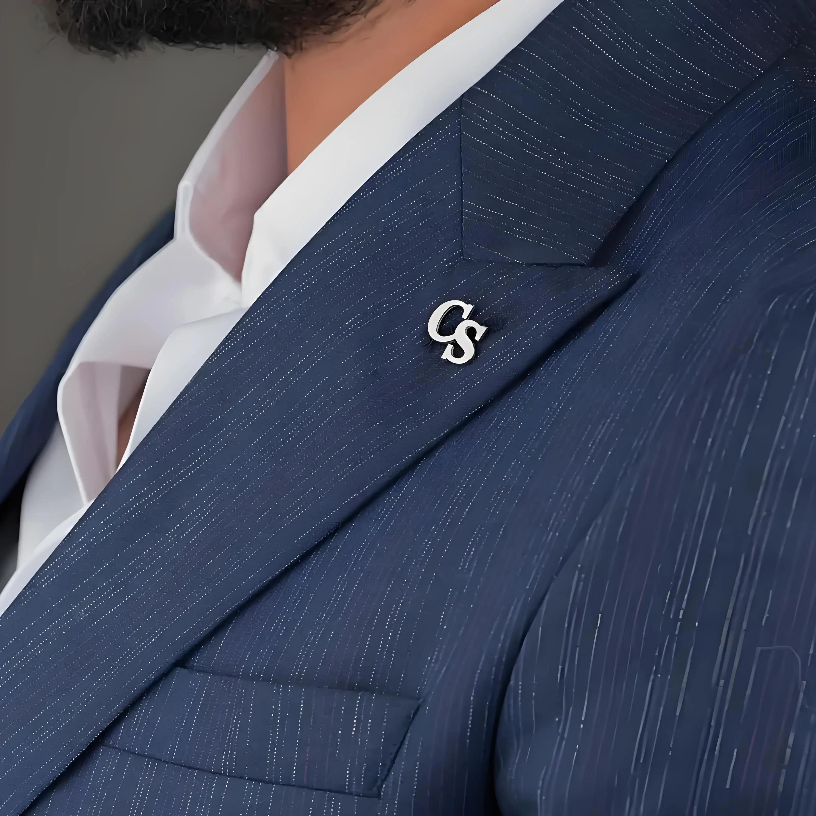 Maßgefertigte Laser-Geschnittene Herren-Kragennadel, Personalisierter Initialen-Schmuck, 18K Vergoldeter Edelstahl, Ideales Hochzeitsgeschenk Maßgefertigte Laser-Geschnittene Herren-Kragennadel, Personalisierter Initialen-Schmuck, 18K Vergoldeter Edelstahl, Ideales Hochzeitsgeschenk - Image 3