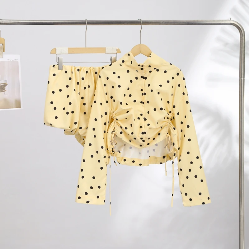 Elegantes Polka-Dot Damen 2-Teiliges Set Hochgeschlossene Jacke Mit Ausschnitt Und Langen Ärmeln Kurze Hose Damen 2026 Sommer Neue Frauen-Outfits Elegantes Polka-Dot Damen 2-Teiliges Set Hochgeschlossene Jacke Mit Ausschnitt Und Langen Ärmeln Kurze Hose Damen 2026 Sommer Neue Frauen-Outfits - Image 2