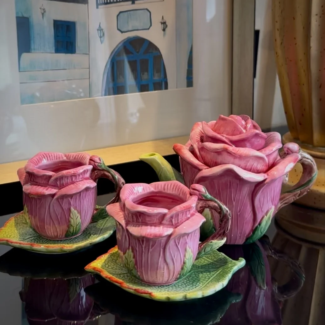 Rosen-Teekannen-Set Unterglasur-Keramik Blumen-Teetassen Vintage Englisches Tafelgeschirr Dekor Rosen-Teekannen-Set Unterglasur-Keramik Blumen-Teetassen Vintage Englisches Tafelgeschirr Dekor - Image 3
