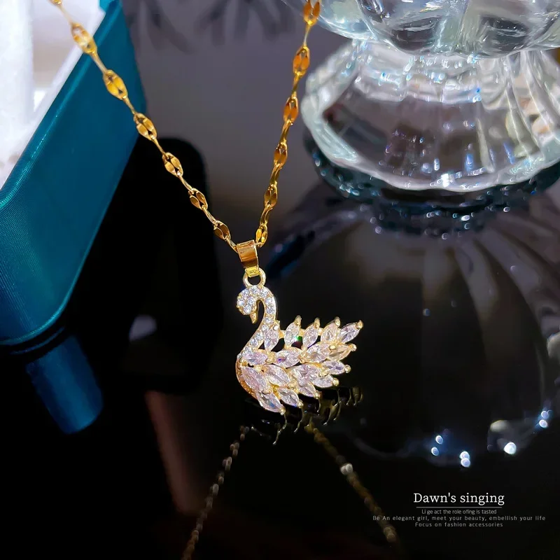 Neue Exquisite Voller Kristall Rosa Schwan Anhänger Halskette Für Frauen Luxus Gold Farbe Edelstahl Kragen Korea Schmuck Farbecht Neue Exquisite Voller Kristall Rosa Schwan Anhänger Halskette Für Frauen Luxus Gold Farbe Edelstahl Kragen Korea Schmuck Farbecht - Image 9