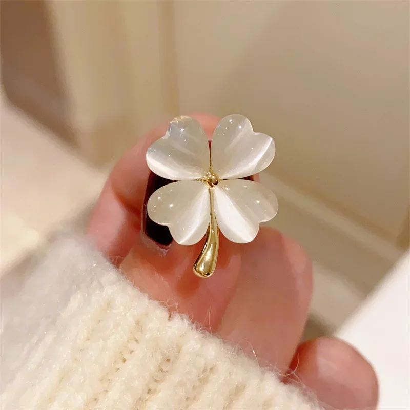 Blaue Farbe Strass Kleeblatt Broschen Für Frauen Dame Blume Party Anstecknadeln Geschenke Blaue Farbe Strass Kleeblatt Broschen Für Frauen Dame Blume Party Anstecknadeln Geschenke - Image 7