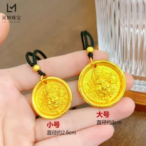 Unisex 24K Gold (AU999) Wealth Roundel Anhänger |   Gold eingelegtes Rundleder, gehämmertes Münzmuster mit drehbarem Verschluss