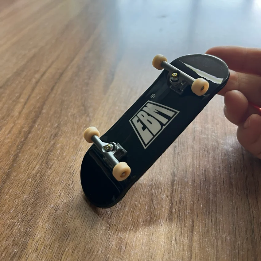 Professionelles Mini-Skateboard Aus Holz, Komplettes Finger-Skateboard Aus Ahorn, 32 Mm, 34 Mm, Perfektes Sammlerspielzeug, Geschenk Für Kinder Und Jugendliche Professionelles Mini-Skateboard Aus Holz, Komplettes Finger-Skateboard Aus Ahorn, 32 Mm, 34 Mm, Perfektes Sammlerspielzeug, Geschenk Für Kinder Und Jugendliche - Image 4
