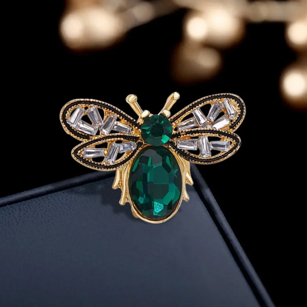 Hochwertige Grüne Kristall-Bienenbroschen Luxuriöse Strass-Insekten-Anstecknadeln Für Kragen Hut Schal Deko Modeschmuck Geschenke Hochwertige Grüne Kristall-Bienenbroschen Luxuriöse Strass-Insekten-Anstecknadeln Für Kragen Hut Schal Deko Modeschmuck Geschenke