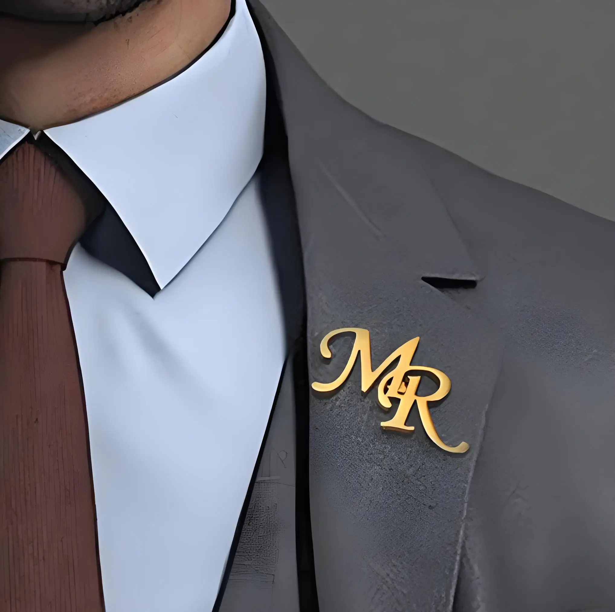 Maßgefertigte Laser-Geschnittene Herren-Kragennadel, Personalisierter Initialen-Schmuck, 18K Vergoldeter Edelstahl, Ideales Hochzeitsgeschenk Maßgefertigte Laser-Geschnittene Herren-Kragennadel, Personalisierter Initialen-Schmuck, 18K Vergoldeter Edelstahl, Ideales Hochzeitsgeschenk - Image 6