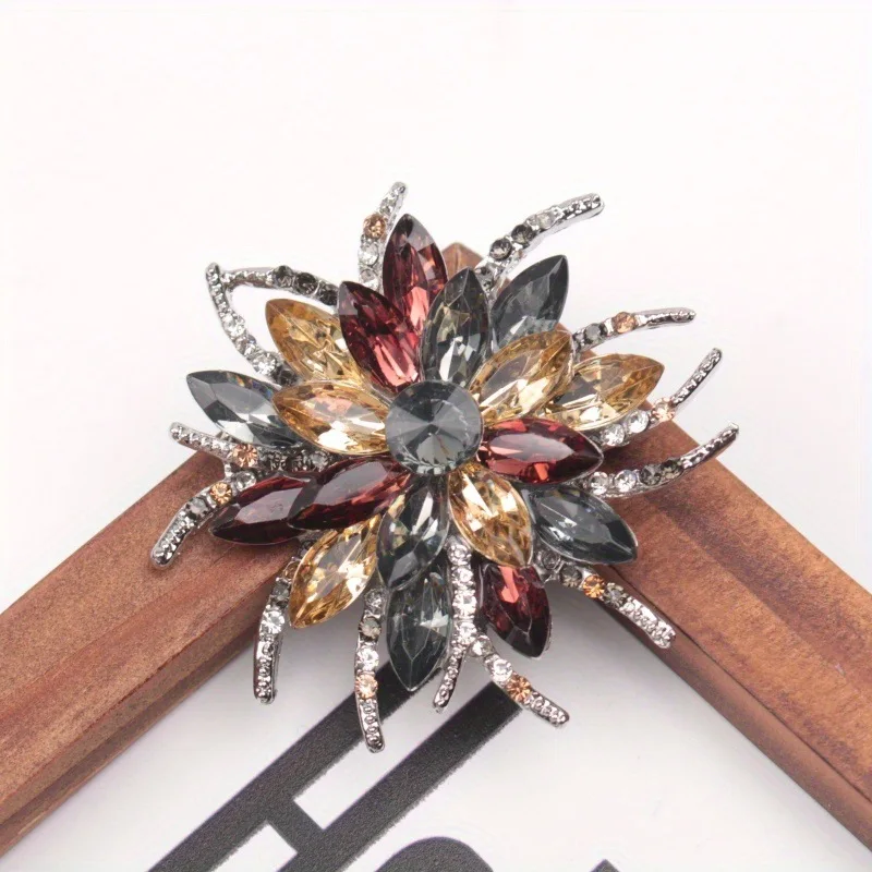 Mehrfarbige Kristallblumen-Brosche, Voll Mit Strass Besetztes Sonnenstrahl-Design, Luxuriöse Statement-Anstecknadel, Eleganter Modeschmuck Für Damen, Ideal Für Mäntel &Amp; Kleider, Perfektes Geschenk Für Hochzeiten &Amp; Partys Mehrfarbige Kristallblumen-Brosche, Voll Mit Strass Besetztes Sonnenstrahl-Design, Luxuriöse Statement-Anstecknadel, Eleganter Modeschmuck Für Damen, Ideal Für Mäntel &Amp; Kleider, Perfektes Geschenk Für Hochzeiten &Amp; Partys - Image 5