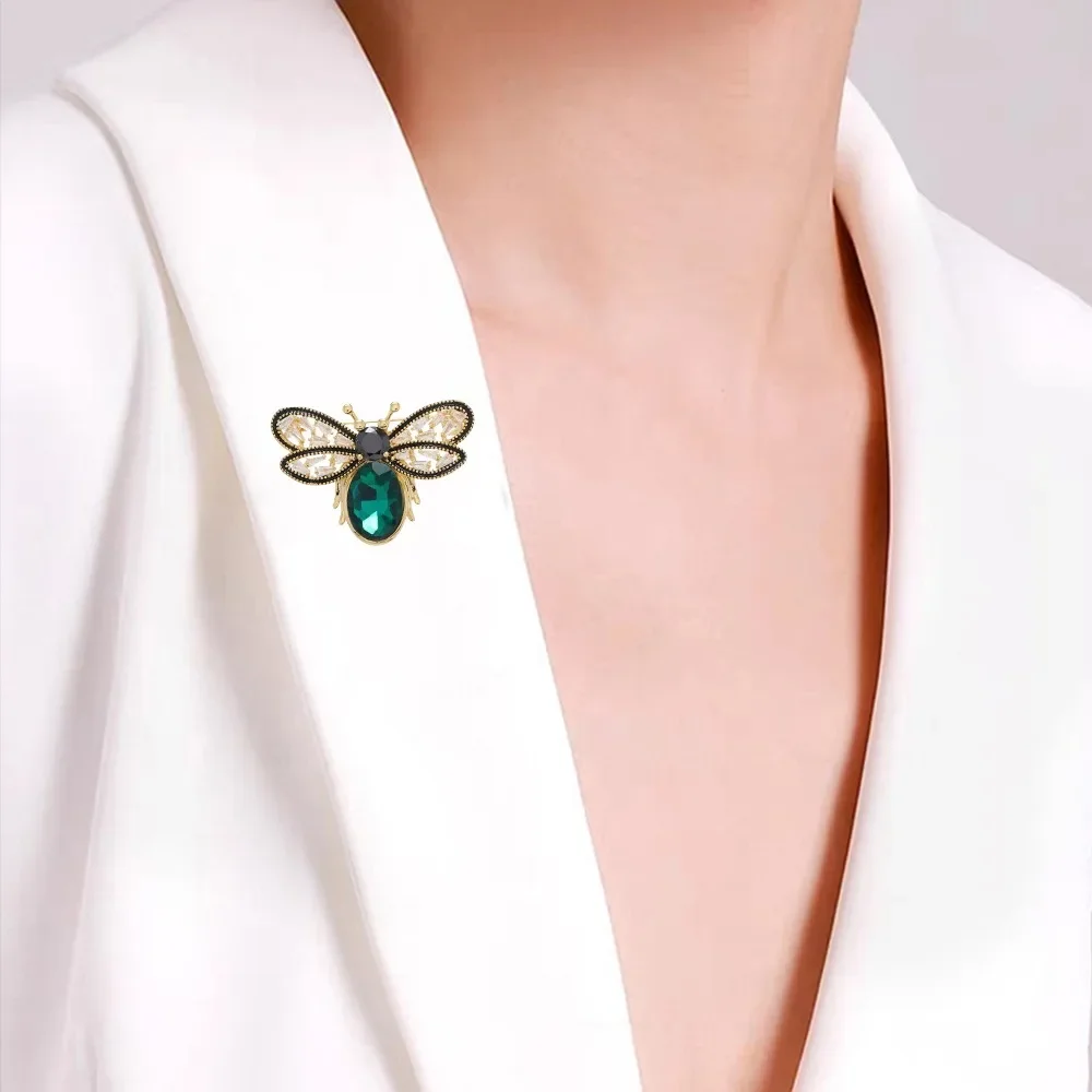 Hochwertige Grüne Kristall-Bienenbroschen Luxuriöse Strass-Insekten-Anstecknadeln Für Kragen Hut Schal Deko Modeschmuck Geschenke Hochwertige Grüne Kristall-Bienenbroschen Luxuriöse Strass-Insekten-Anstecknadeln Für Kragen Hut Schal Deko Modeschmuck Geschenke - Image 3