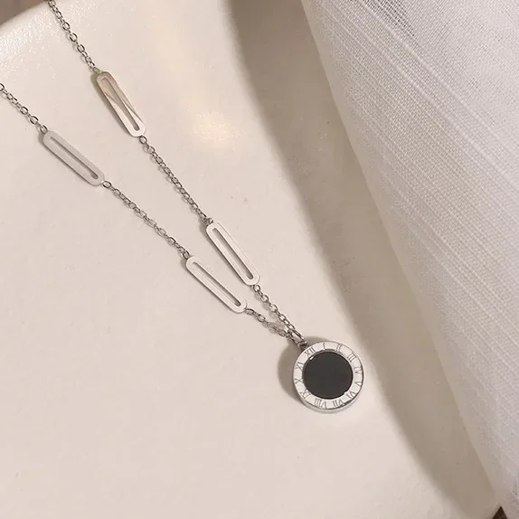 Klassische Edelstahl-Halskette Mit Römischem Digitalem Wafer-Anhänger Für Frauen, Charm-Geometrie, Runde Muschel-Chokerketten, Schmuck, Geschenke Klassische Edelstahl-Halskette Mit Römischem Digitalem Wafer-Anhänger Für Frauen, Charm-Geometrie, Runde Muschel-Chokerketten, Schmuck, Geschenke - Image 9