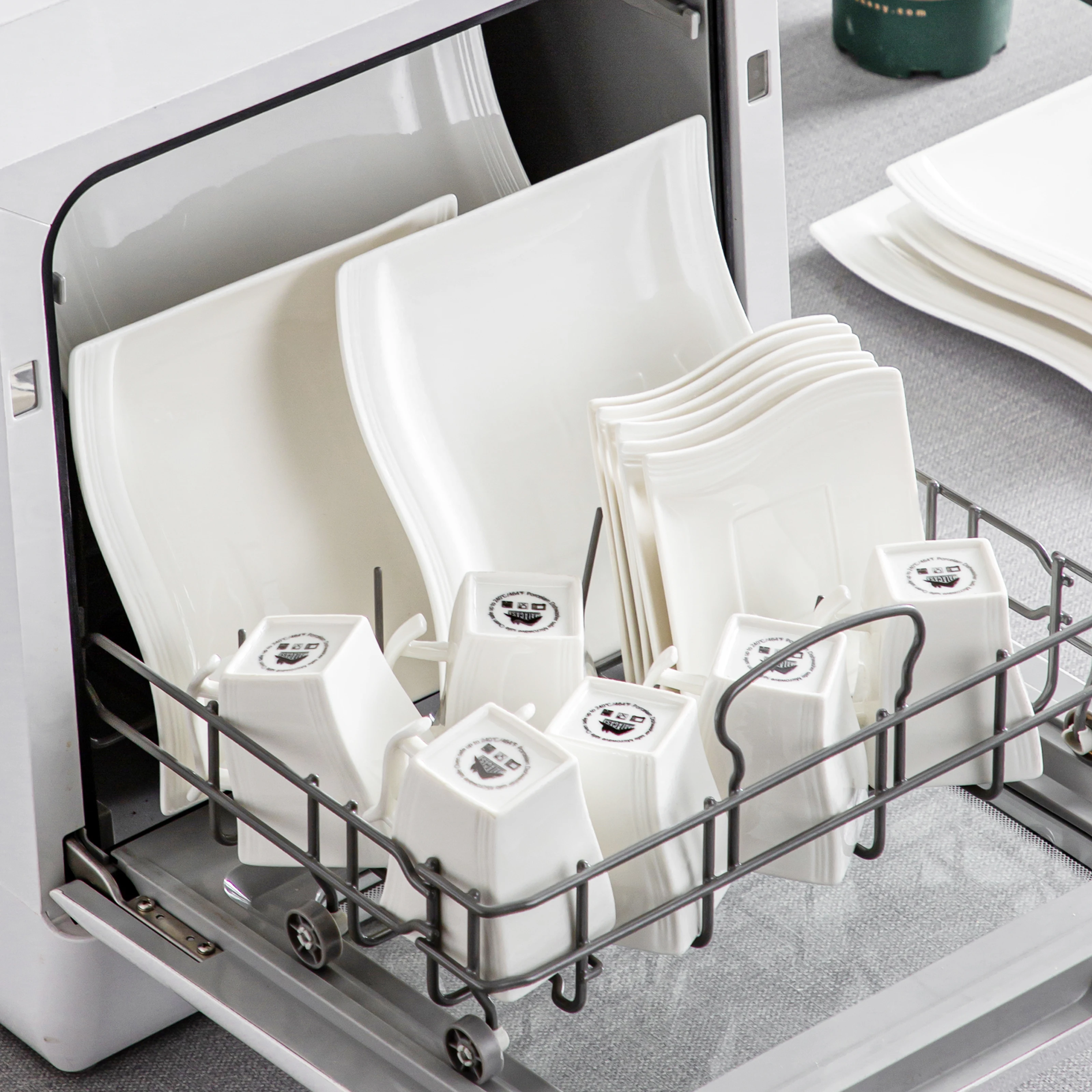 Malacasa Flora 30/60-Teiliges Porzellan Tafelservice In Weiß – Geschirrset Für 12 Personen Mit Tassen, Untertassen, Dessert- Und Suppentellern Malacasa Flora 30/60-Teiliges Porzellan Tafelservice In Weiß – Geschirrset Für 12 Personen Mit Tassen, Untertassen, Dessert- Und Suppentellern - Image 3